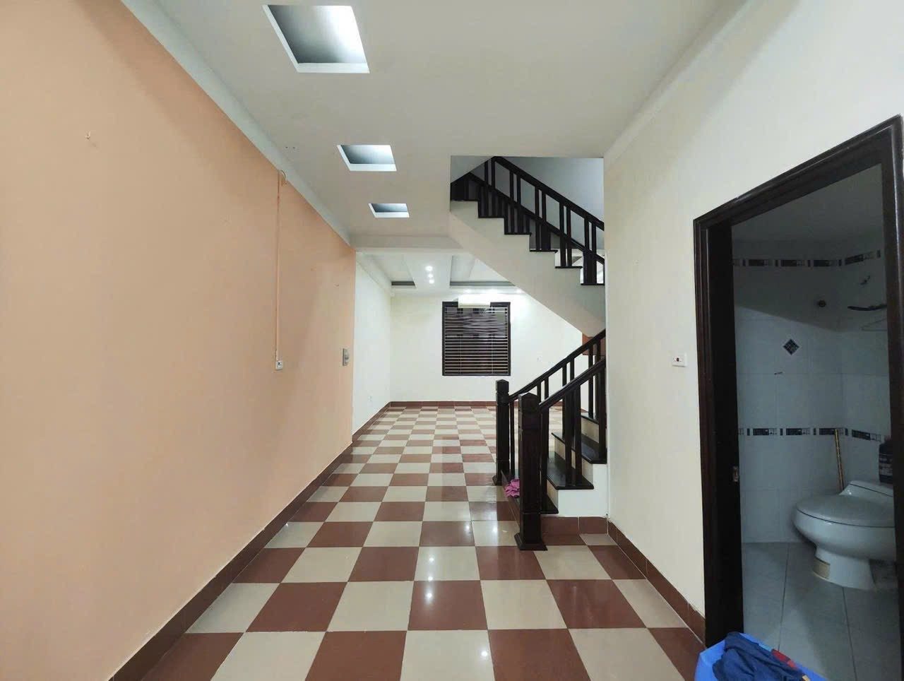 Cho thuê nhà riêng ngõ 402 Bạch Mai quận Hai Bà Trưng 85M*5T, MT 4.8M giá 20 triệu