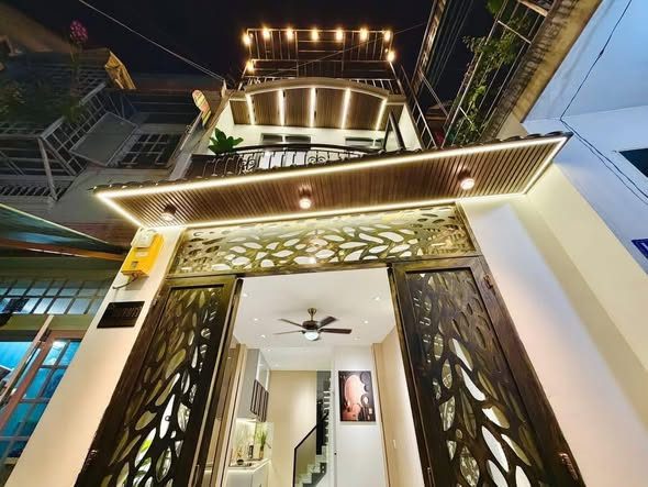 Nhà VIPP Bán Gấp. Đ Bàn Cờ, P2, Q3. Giá 3 tỷ 150tr tỷ. DT 60m2 (5x12m). hẻm 8m. Cho thuê 29tr/tháng. Sổ Hồng Riêng chính chủ