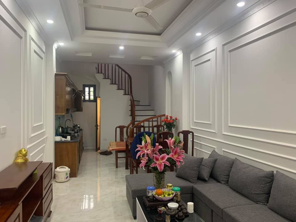 ## 🚀 **Bán Nhà Bát Khối, Long Biên 5T, 33m2 chỉ 6,2 tỷ (ô tô đỗ cách nhà 25m)
