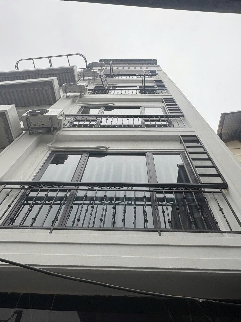 BÁN NHÀ DÒNG TIỀN – BÁT KHỐI – 10 PHÒNG CHO THUÊ – THANG MÁY – 11.5 TỶ