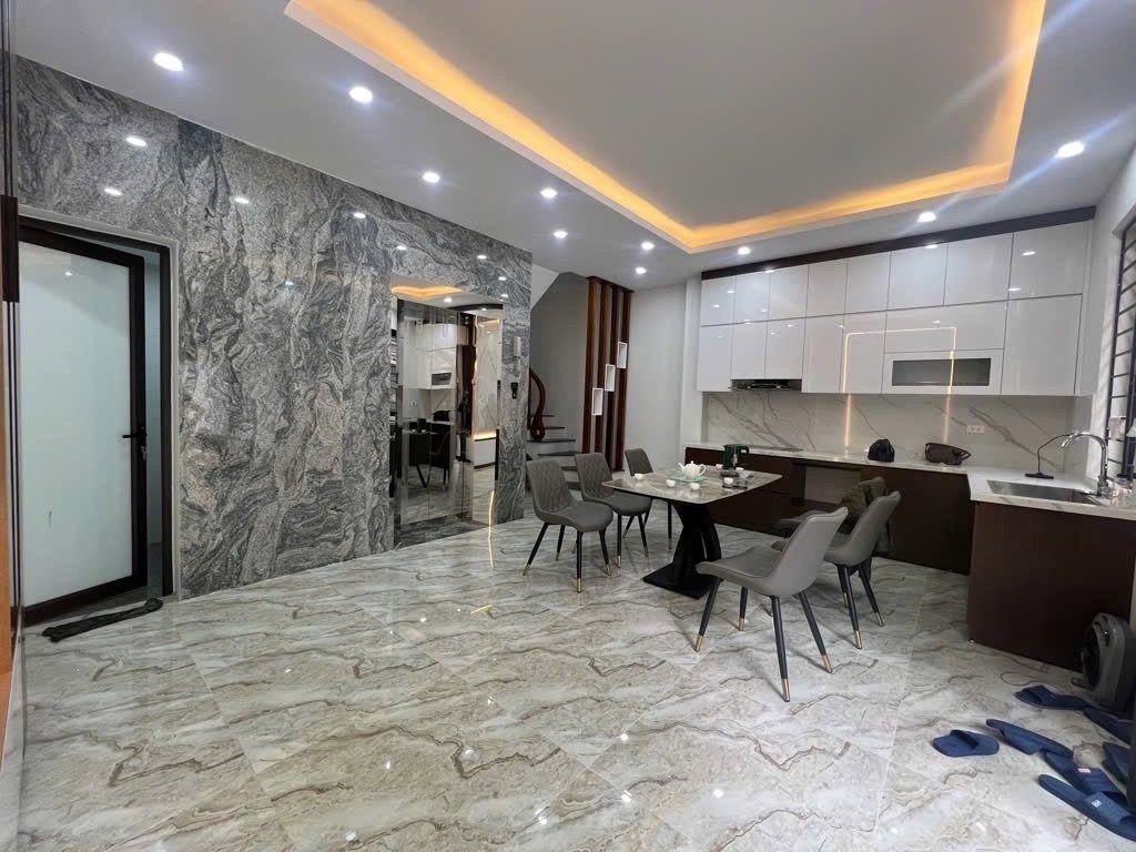 SIÊU PHẨM 6 TẦNG THANG MÁY – NGÕ 6M Ô TÔ TRÁNH – GARA 7 CHỖ – GẦN CẦU THANH TRÌ