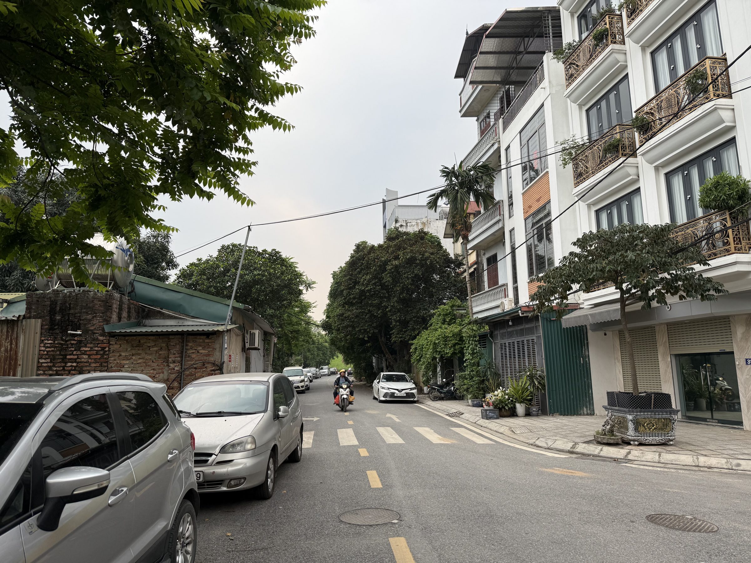 Bán nhà 70.5m² có sẵn 70m² thổ cư ngang 4.2m giá 26.5 tỷ tại Đường Bát Khối Phường Long Biên