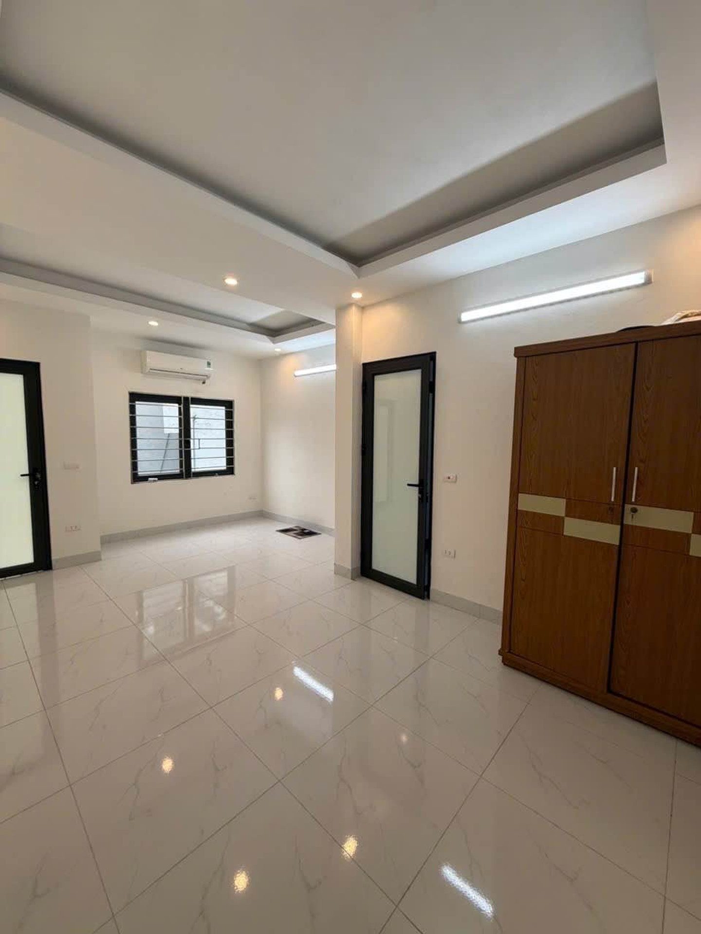 Bán nhà 35m² full thổ cư ngang 5.5m giá 7.6 tỷ tại Đường Bát Khối Phường Long Biên