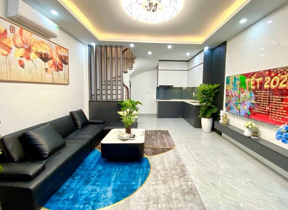 ## 🔥 Chuyển Việc Bán Nhà Bát Khối , Long Biên 32m2, 5T giá 6,1 tỷ (ô tô đỗ gần)🔥