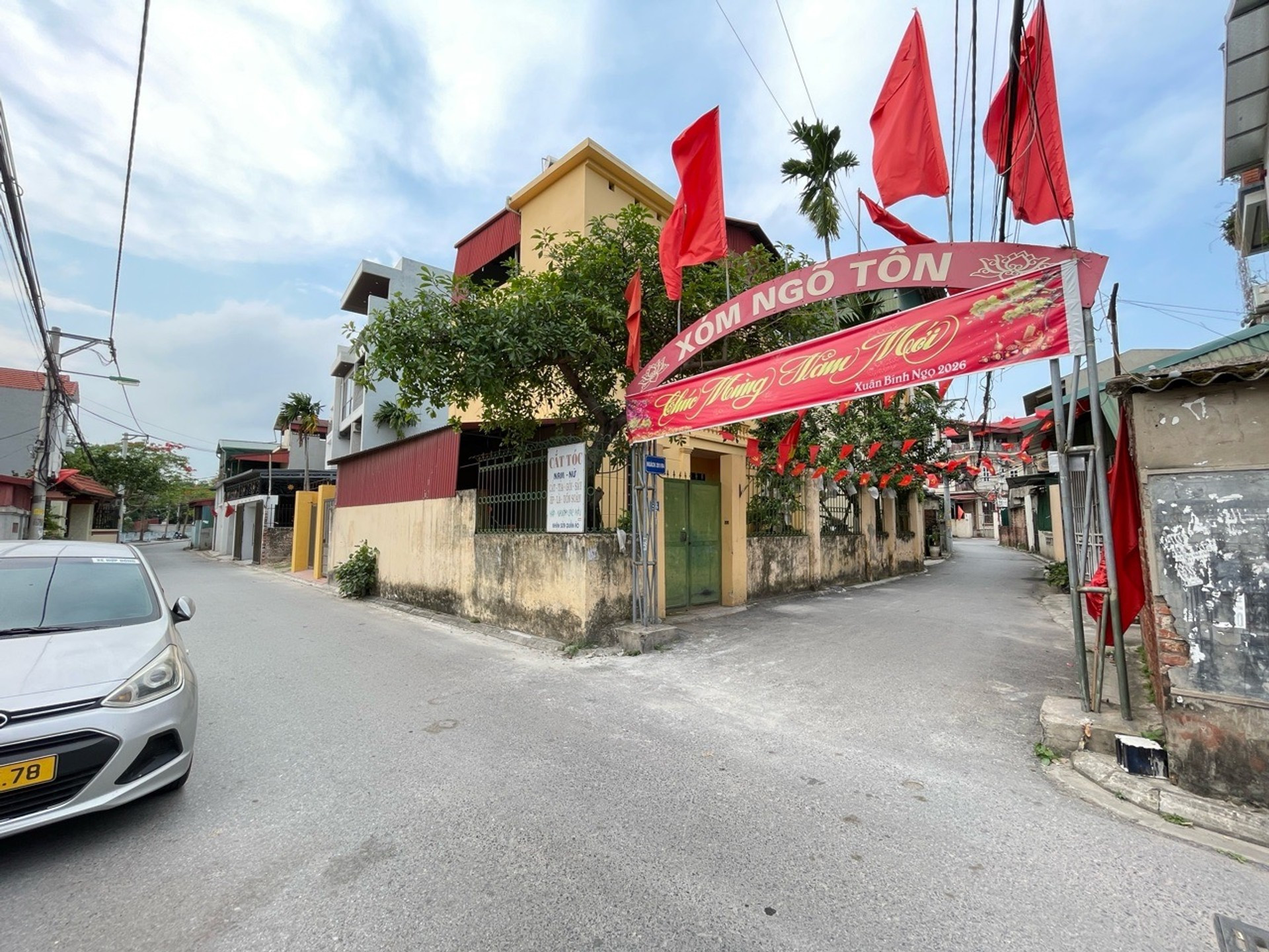 💥💥ĐẦU TƯ- GIỮ TIỀN- NHỈNH 8 Tỷ  ĐẤT-TRUNG TÂM👉 ĐA TỐN- GIA LÂM 🌹DIỆN TÍCH RỘNG 90M  NỞ HẬU VƯỢNG LỘC- Ô TÔ TRÁNH- THÔNG NGÕ 

👉Đường trước đất ô tô tránh, thông, chỉ 30m ra đường Giáp Hải, chỉ 2 phút đến thiên đường xanh Ecopark, Ocean Park 

✅Hàng xó