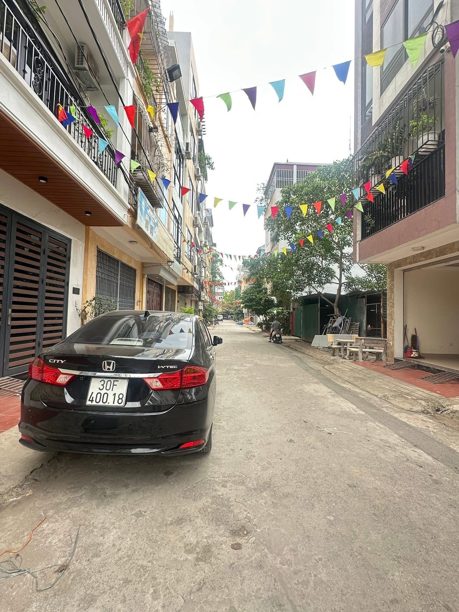 NHÀ LIỀN KỀ PHÂN LÔ Ô TÔ TRÁNH VỈA HÈ TẶNG FULL NỘI THẤT GIÁ 1.XX TỶ