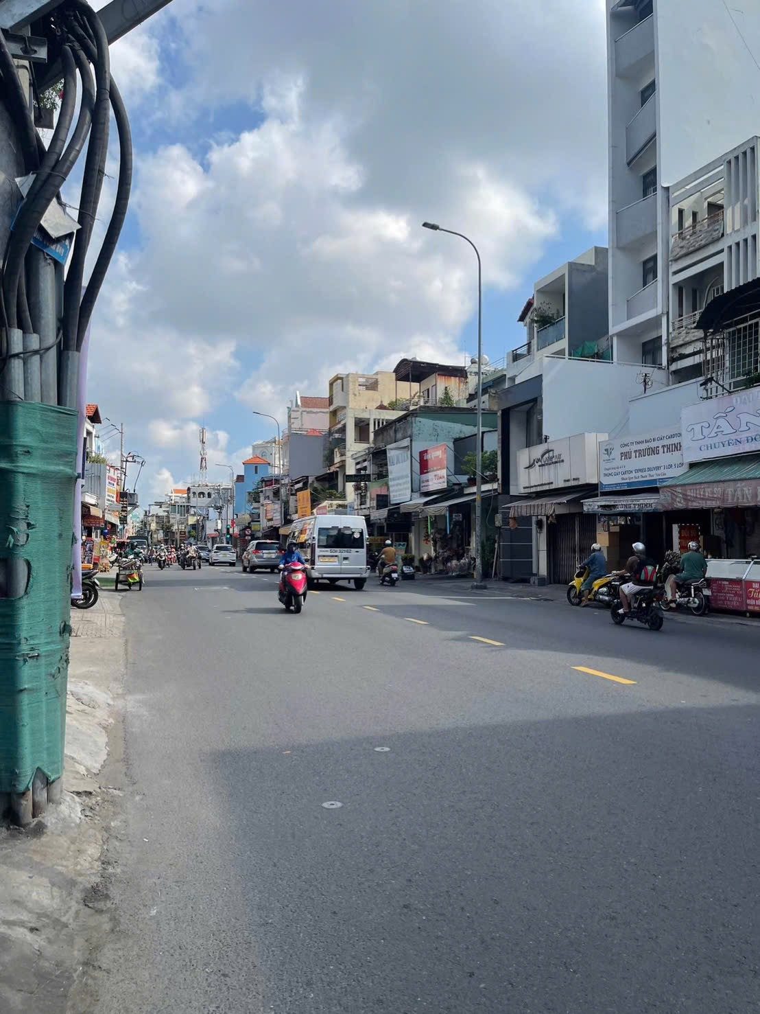 🏠 NHÀ LẠC LONG QUÂN – HXH – LÔ GÓC – DT GẦN 100M² – HƠN 10T ✨

• HXH vào tận nơi, nhà lô góc cực thoáng
• Ngang đẹp nở hậu, phù hợp ở kết hợp kinh doanh
• Kết cấu trệt lửng lầu, công năng đầy đủ
📍Ngay Lạc Long Quân, Ngã Tư Bảy Hiền, Âu Cơ, Đồng Đen,…
