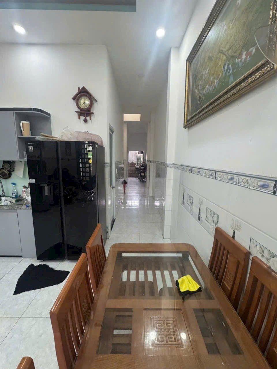 Hàng ngộp.
Nhà mặt tiền nhựa sát đường Bến Than chợ sáng xã Tân Thạnh Đông Củ Chi TPHCM, DT: 5x25m.