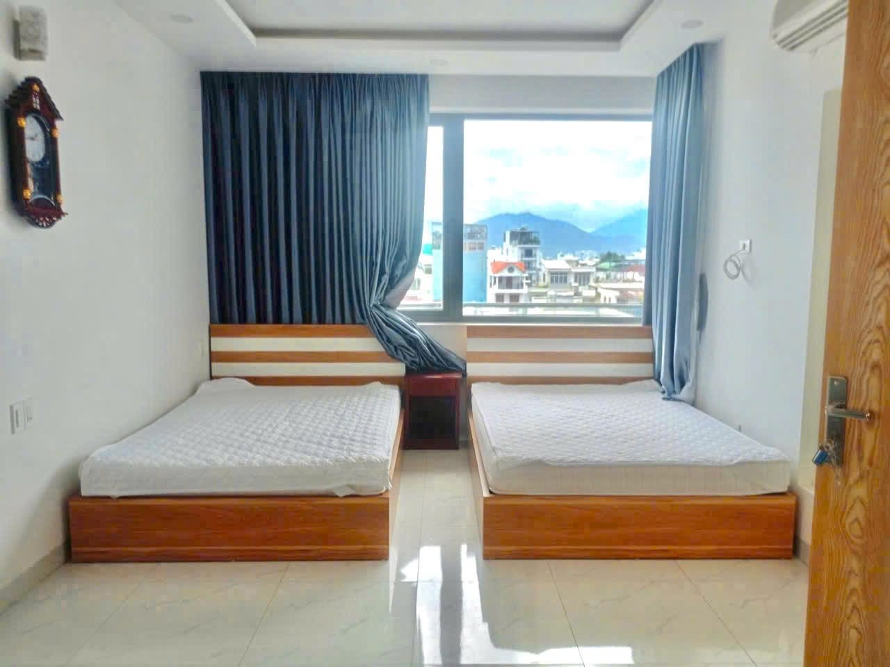 nhà trong khu phố Tây gần biển, hẻm oto đường Biệt Thự - TP. Nha Trang
- Diện tích : 106m2, ngang 4.13m, thực tế đang sử dụng 126m2, nhà 2 tầng có 5 p.ngủ, 5 toalet, sân trước...