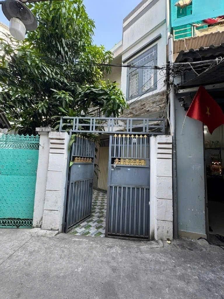 NHÀ ĐẸP 2 TẦNG GẦN CẦU CHÀ VÀ, SÁT QUẬN 5, HẺM THOÁNG, 35M2, SHR, NHỈNH 3 TỶ