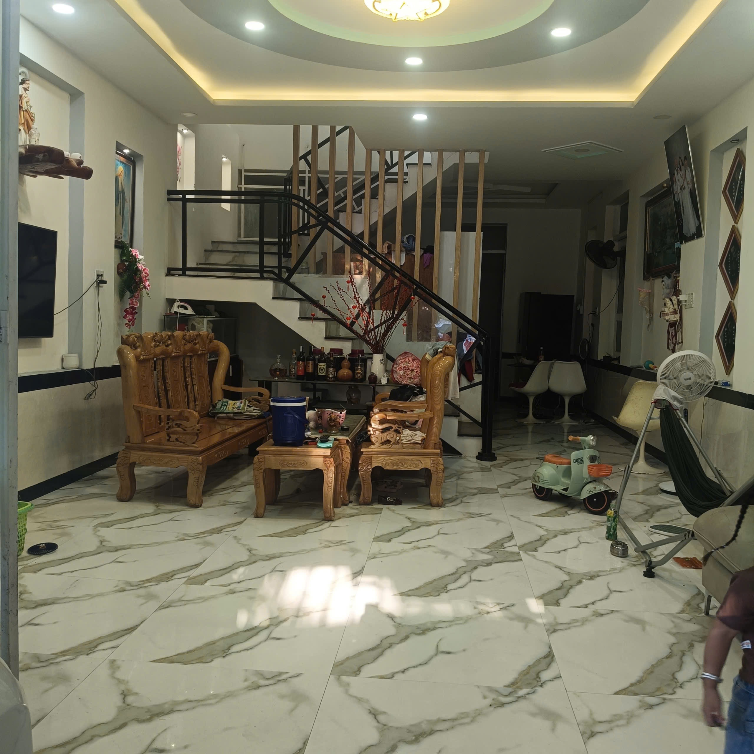 nhà MẶT TIỀN đường Bình Hoà, cách trường tiểu học Phước Hạ 20m
👍Diện tích nhà: 108m2 (diện tích sử dụng 170m2), ngang 6m21, dài 17m