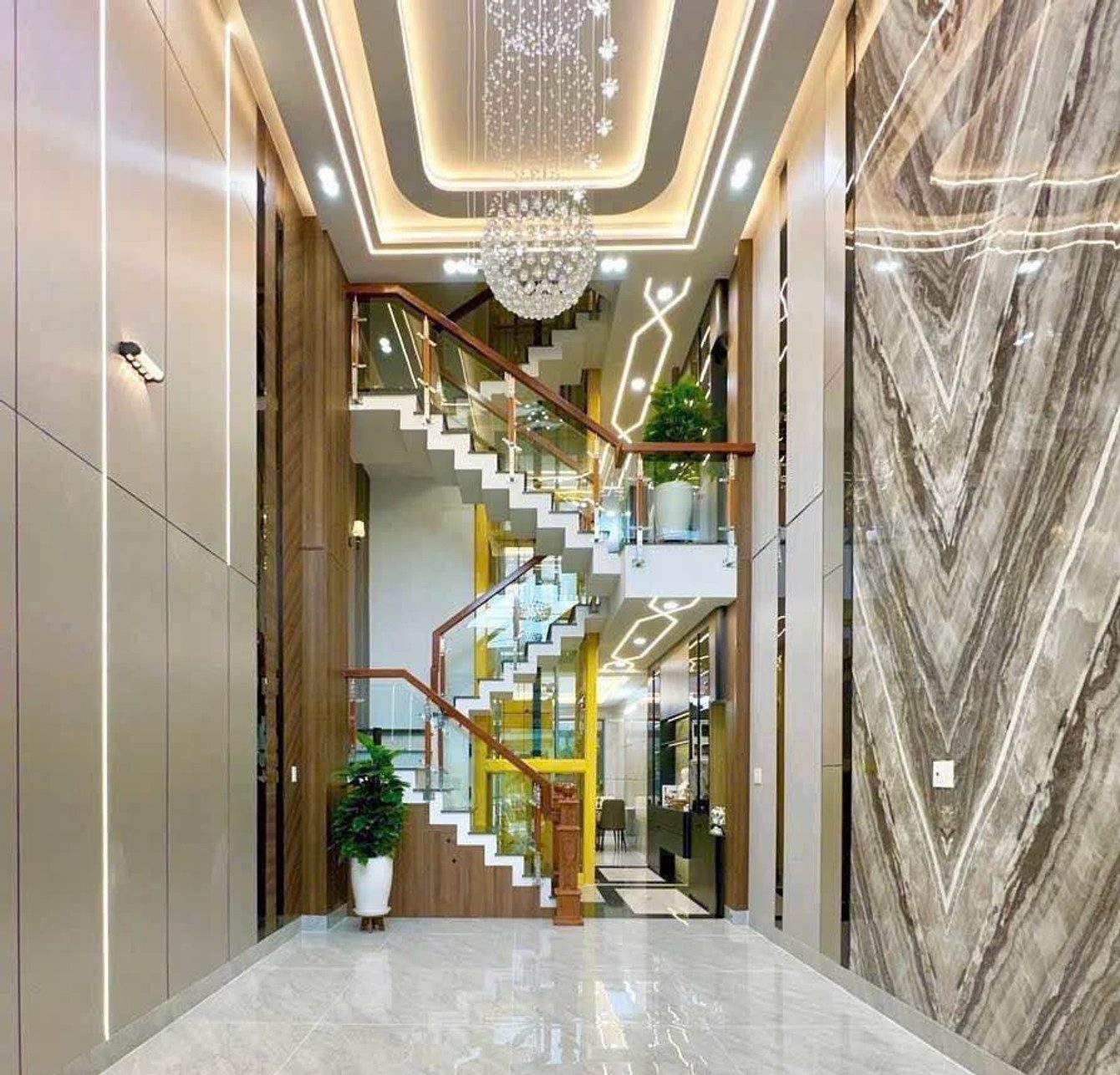 Nhà mới keng hẽm ô tô cạnh Nguyễn Sơn Tân Phú 5 tầng 72m2 giá chỉ 7.7 tỷ