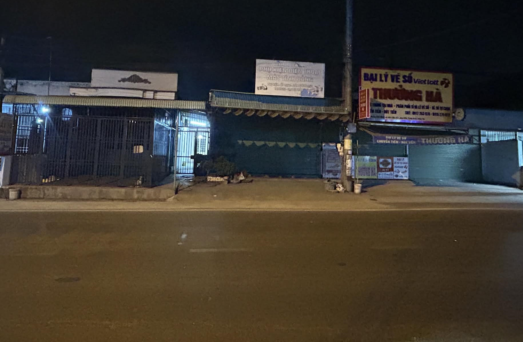 Bán đất sẵn 2 nhà 3 kiot thông 2 mặt tiền đường lớn vào KCN T. Giang Điền, chính chủ full thổ cư