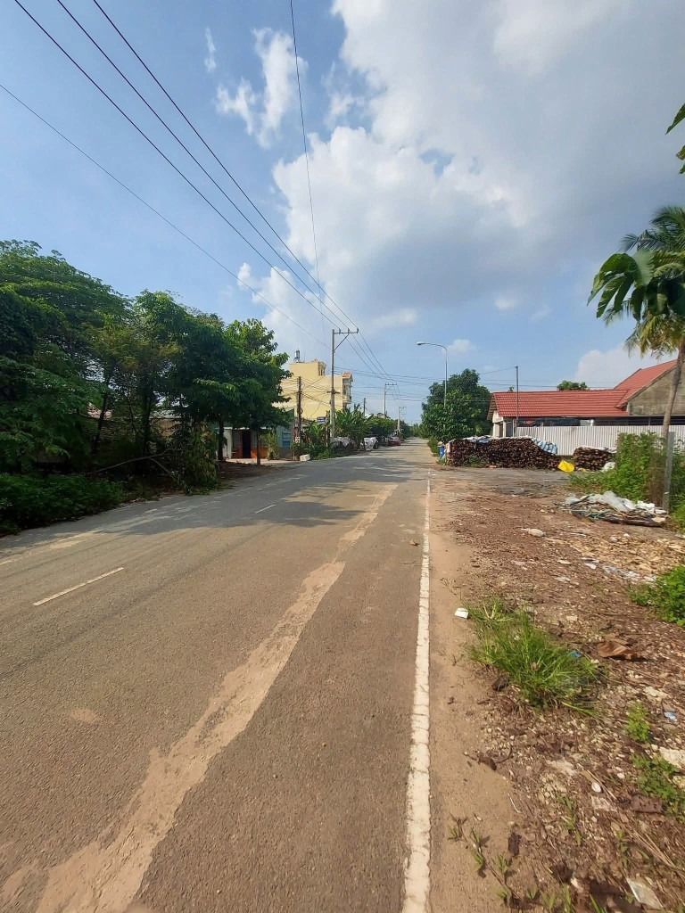 Lô đất mặt tiền Bình Nhâm 07, Thuận An. Cách nhà hàng Dìn Ký 2 chỉ 300m