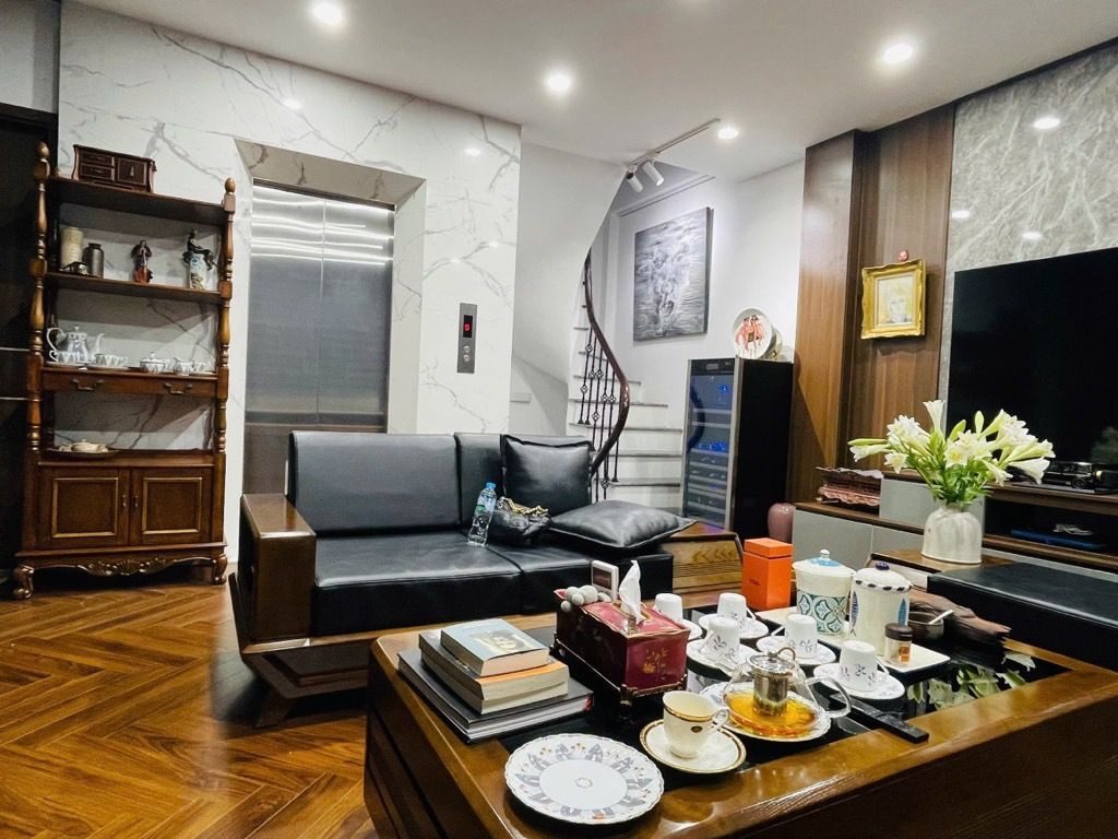 BÁN NHÀ BỒ ĐỀ 45M2- 7 TẦNG THANG MÁY- GARA Ô TÔ- HƠN 20 TỶ