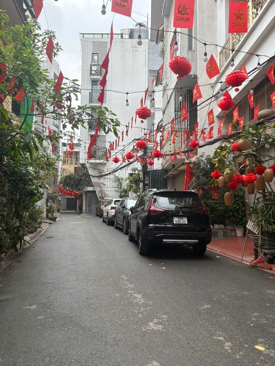Bán đất tặng nhà, lâm Du - Bồ Đề, 2 mặt trước sau vỉa hè ô tô tránh, đỗ ngày đêm.