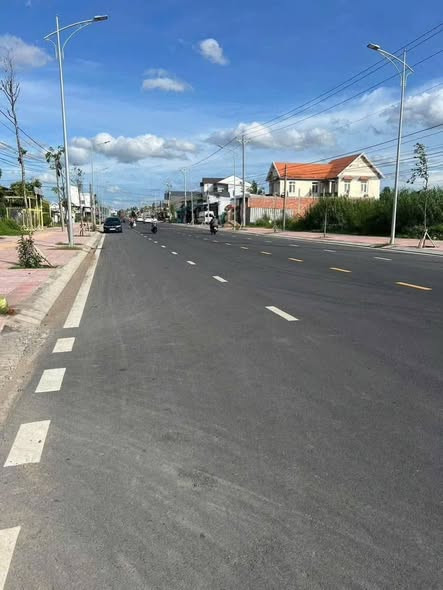Bán đất 173.6m² nền góc 2 mặt tiền có sẵn 133.2m² thổ cư ngang 5.6m giá 4.95 tỷ tại đường Bờ Kênh nay là đường Tôn Đức Thắng, Phường Phước Hậu