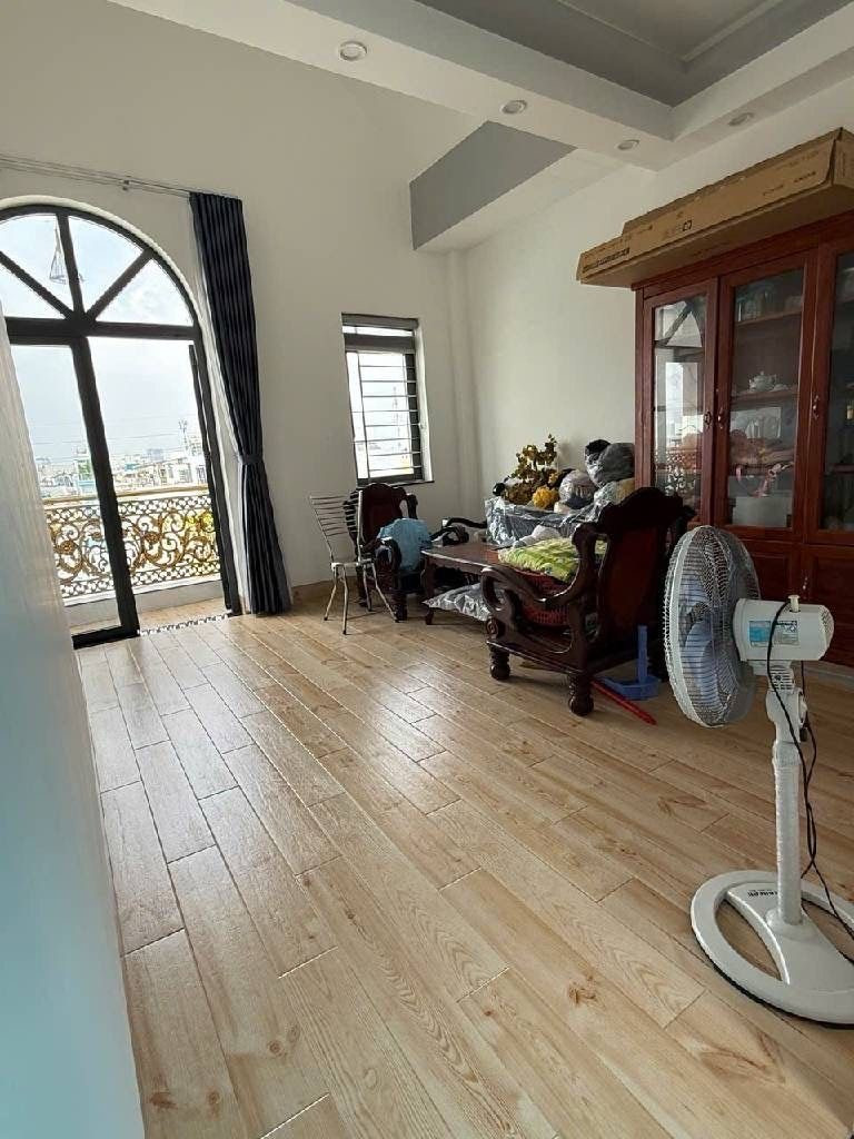 BÁN NHÀ MỚI BÔNG SAO 

📍 P.5 Quận 8 (Bình Đông mới) – cách MT Bông Sao 34m, hẻm 3m thông
📐 5.15 x 13.47 | CN ~75m²
🏗 1 trệt 3 lầu | 5PN – 5WC
📕 Sổ hồng riêng – Hoàn công đủ

✨ Nhà mới chủ tự xây Tân cổ điển sang trọng
🎁 Tặng full nội thất gỗ xịn
