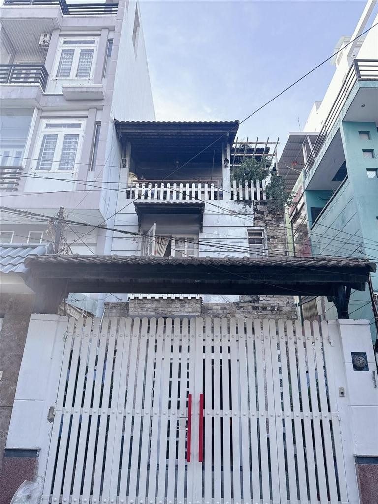 Bán nhà BÌNH THẠNH BÙI ĐÌNH TÚY 5x20 2 lầu HẺM XE TẢI, Khu được Xây Cao 7 tầng