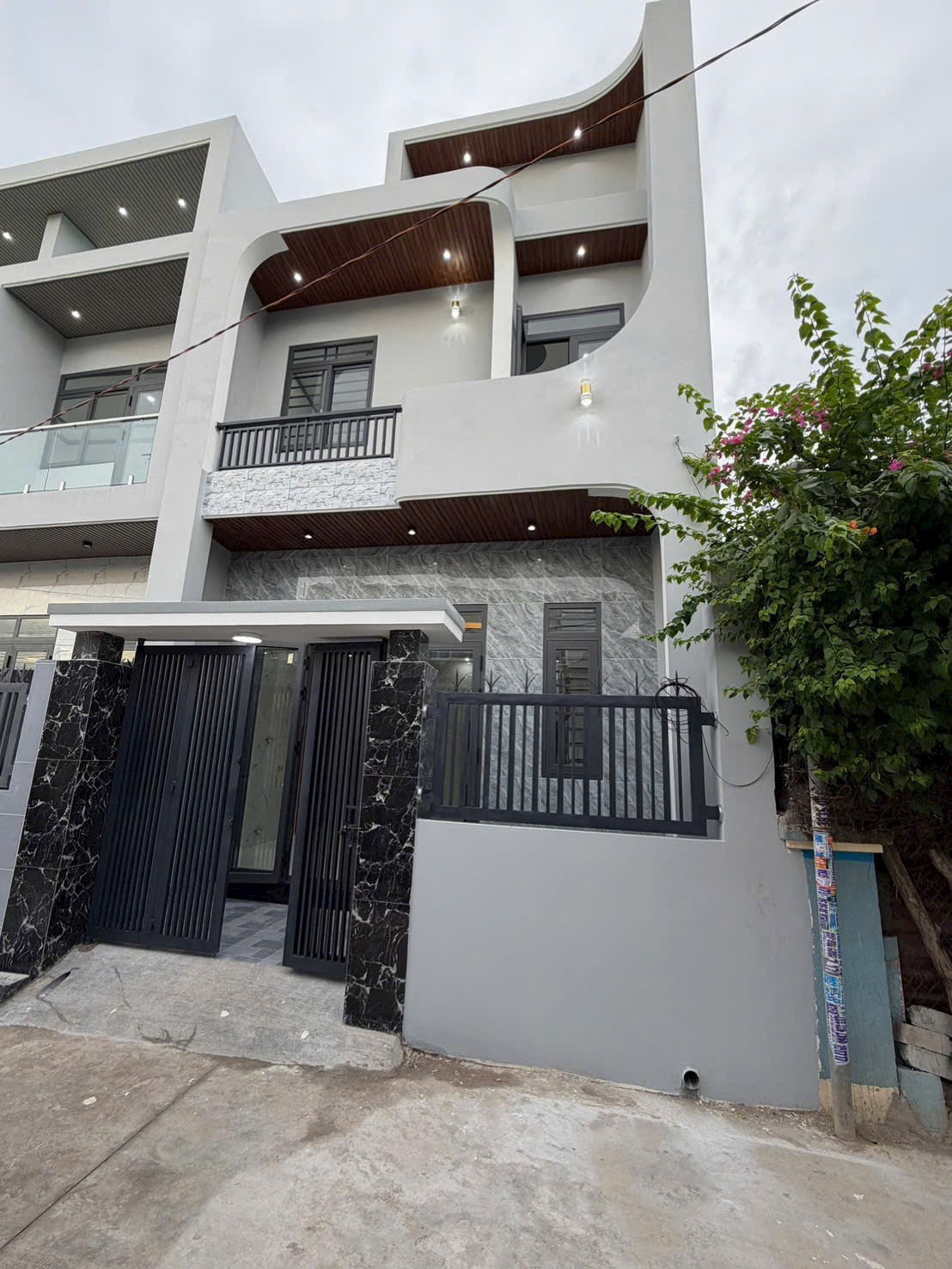 Bán nhà 1lầu 1trệt phường Bửu Hoà Đường Ô Tô Thông.Thổ Cư. Chỉ 2tỉ850triệu
