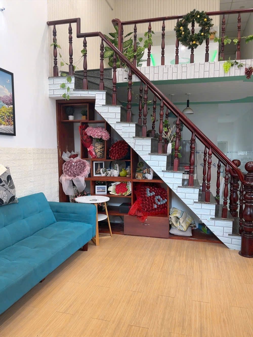 Cần Bán Nhà sổ riêng 1L1T GIÁ CỰC RẺ gần vòng xoay cầu hoá an 1 trệt 1 lầu đẹp phường Biên Hoà. Chỉ: 1Tỉ250Triệu