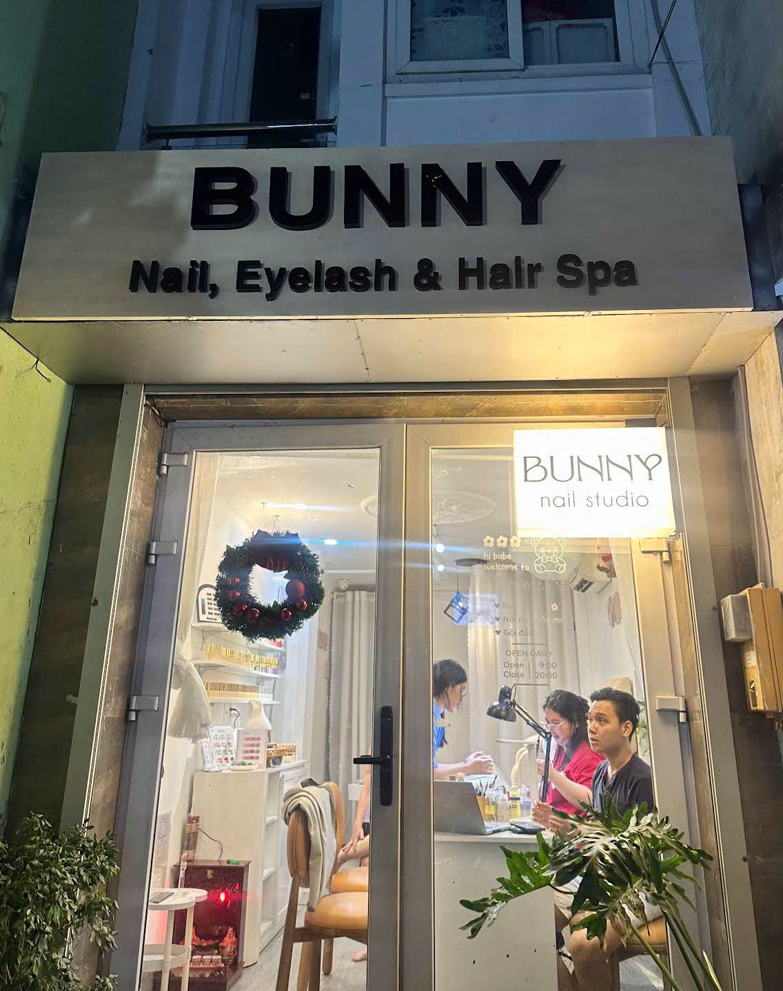 CHÍNH CHỦ SANG TIỆM NAIL + GỘI - BÙI VIỆN, Q1, TP.HCM !