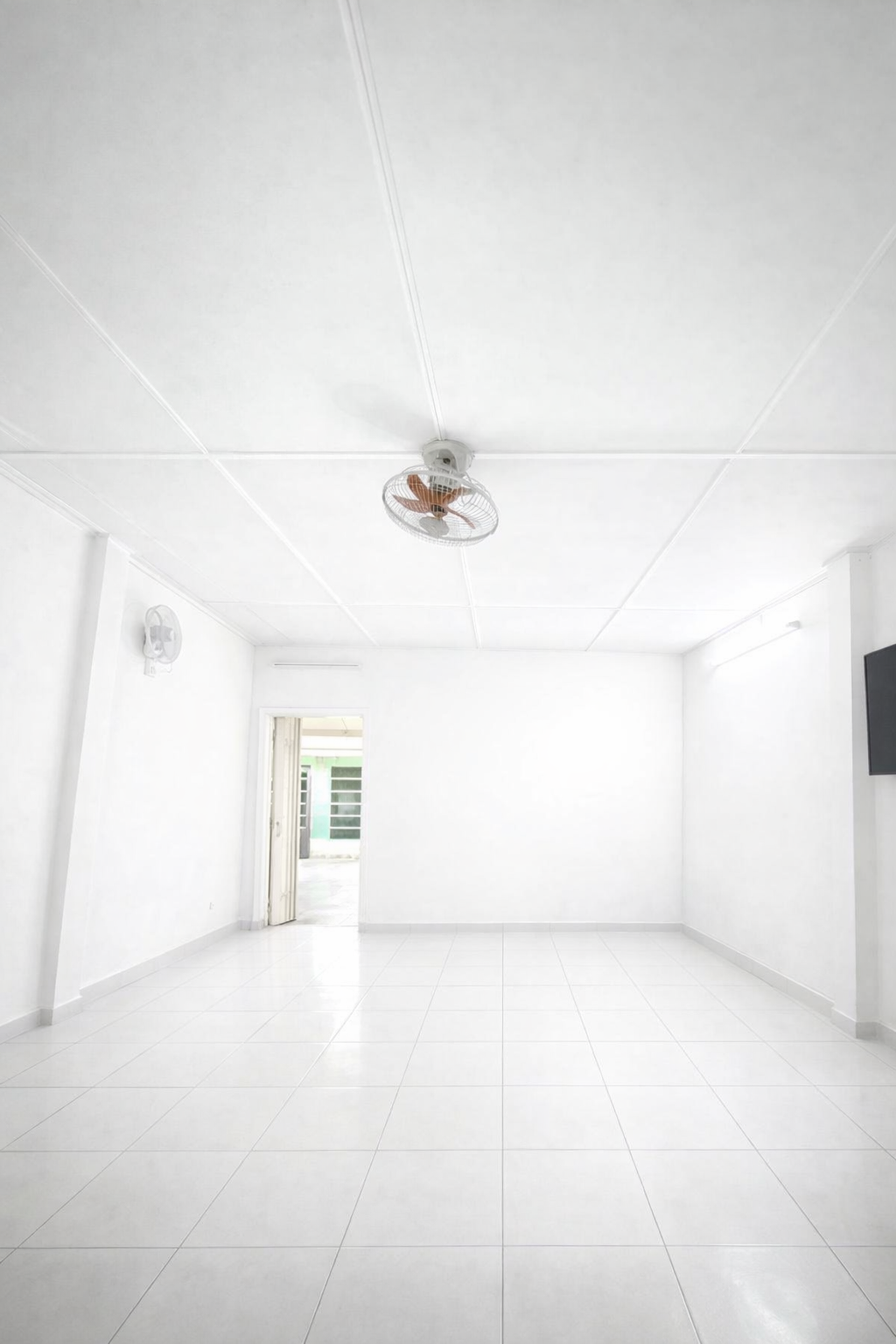 Nhỉnh 4đ , sổ hồng riêng , 4*13 , nở hậu , gần Lũy Bán Bích . TK3FK54W