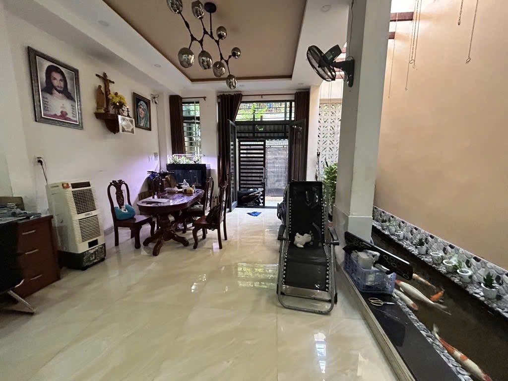 Hẻm 766 Cách mạng tháng 8, Hẻm thông, xe tải cách nhà 10m