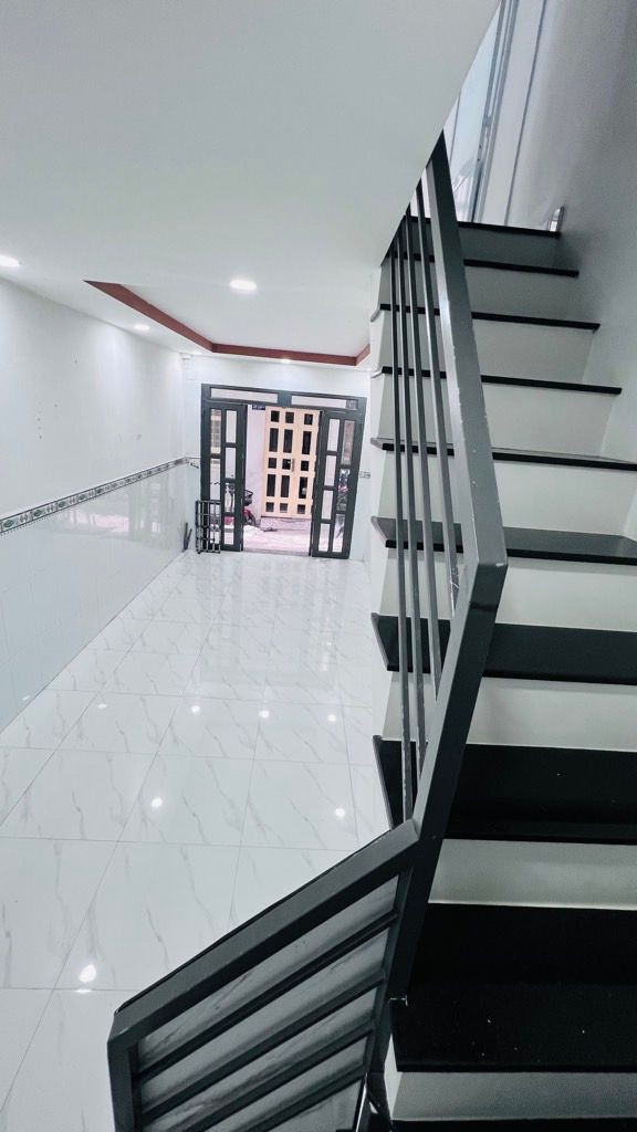 TT Quận 1 - Nhà đẹp 2 tầng đường Cao Bá Nhạ 2PN, SHR, Hoàn công đủ, KDC hiện hữu. Chỉ 4,5 Tỷ ( TL )