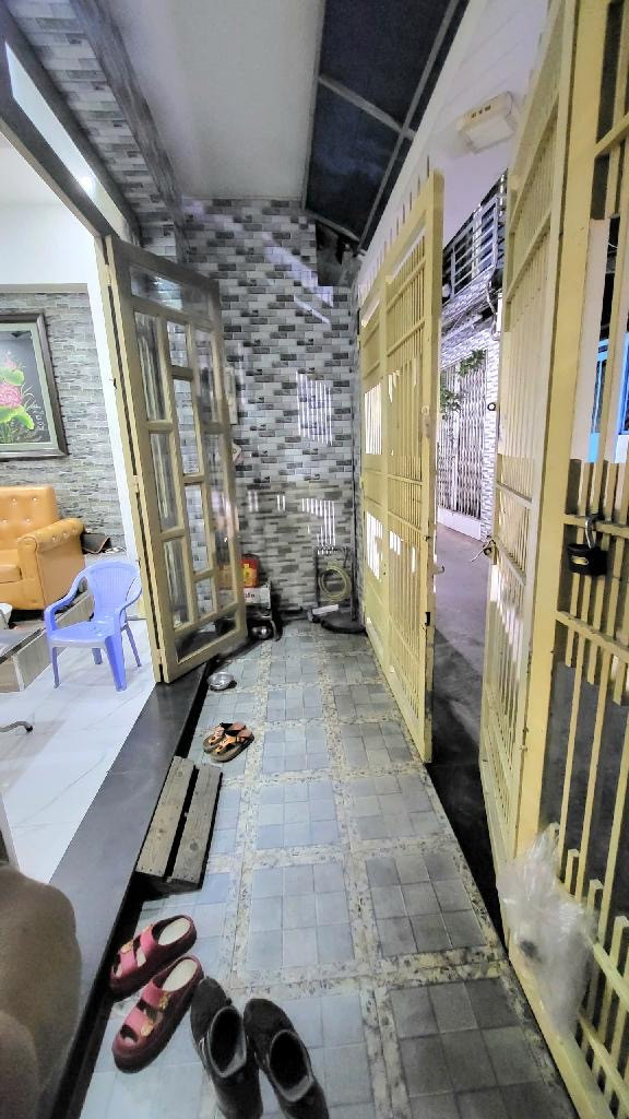HẺM THÔNG TRUNG TÂM QUẬN 8 – NHÀ ĐẸP 3 TẦNG – NỞ HẬU TÀI LỘC – 51.2m² – GIÁ NHỈNH 7 TỶ 🔥

🏡 THÔNG TIN CHI TIẾT CĂN NHÀ
 • Diện tích: 4m (nở hậu 4.7m) × 13m = 51.2m²
 • Kết cấu: 1 trệt – 1 lầu – sân thượng
 • Công năng:
• 3 phòng ngủ – 2 WC
• Có phò
