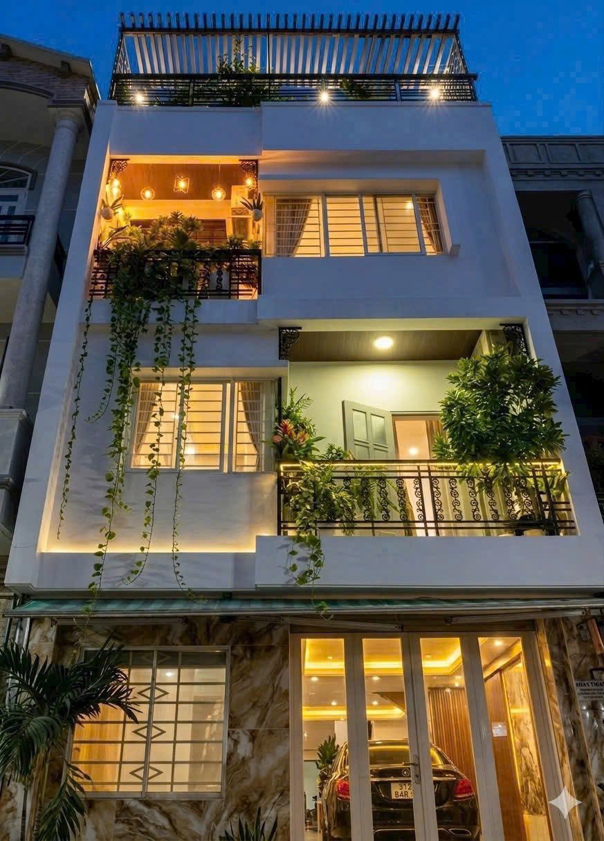 Bán nhà cho cô 9 để đầu tư ngoài HN, Giá 4 ty450tr, DT 70m2, hẻm 6m, hđ thuê 19tr/th. Sổ Hồng Riêng