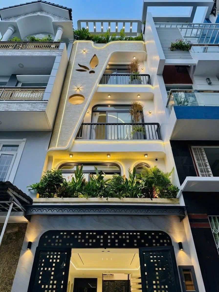 LÊN SÓNG CĂN NHÀ CHỦ XÂY CẦN BÁN GẤP 3 TỶ 300 TRIỆU | TẠI QUẬN 3 CAO THẮNG | DT 72M2, NGANG ĐẸP 4,5M, LH0901388248, SHR SANG TÊN, 4PN, 6WC, 3 TẦNG.