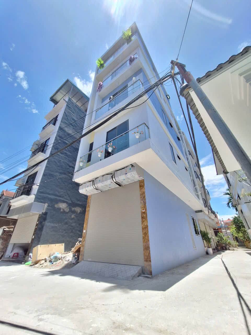 NHÀ LÔ GÓC THANG MÁY 2 MẶT THOÁNG 7 PHÒNG NGỦ Ô TÔ ĐỖ CỬA CAO TRUNG