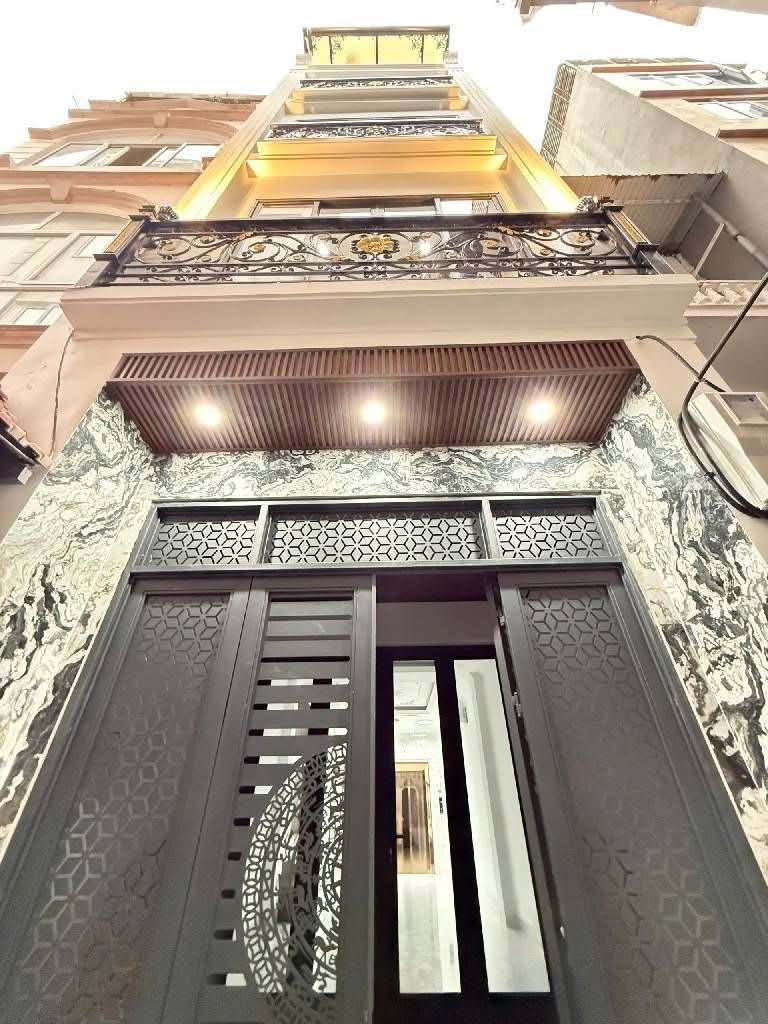 Tòa Nhà Dịch Vụ  Phố Cát Linh 55 M² / 12 Phòng kk- Dòng Tiền 85Tr/ Tháng - Giá 19 Tỷ