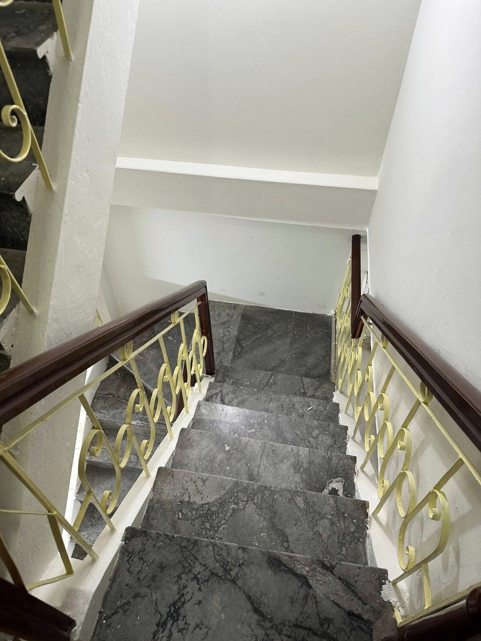 Cho Thuê Nhà Ngõ 25B Cát Linh 41M² 3 Tầng 3 Ngủ - Nội Thất CB - Giá Thuê 15tr