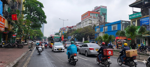 Nhà mặt phố kinh doanh tốt . Trung tâm khu phố sầm uất mặt tiền gần 4m với diện tích gần 60m2 giá yêu thương
