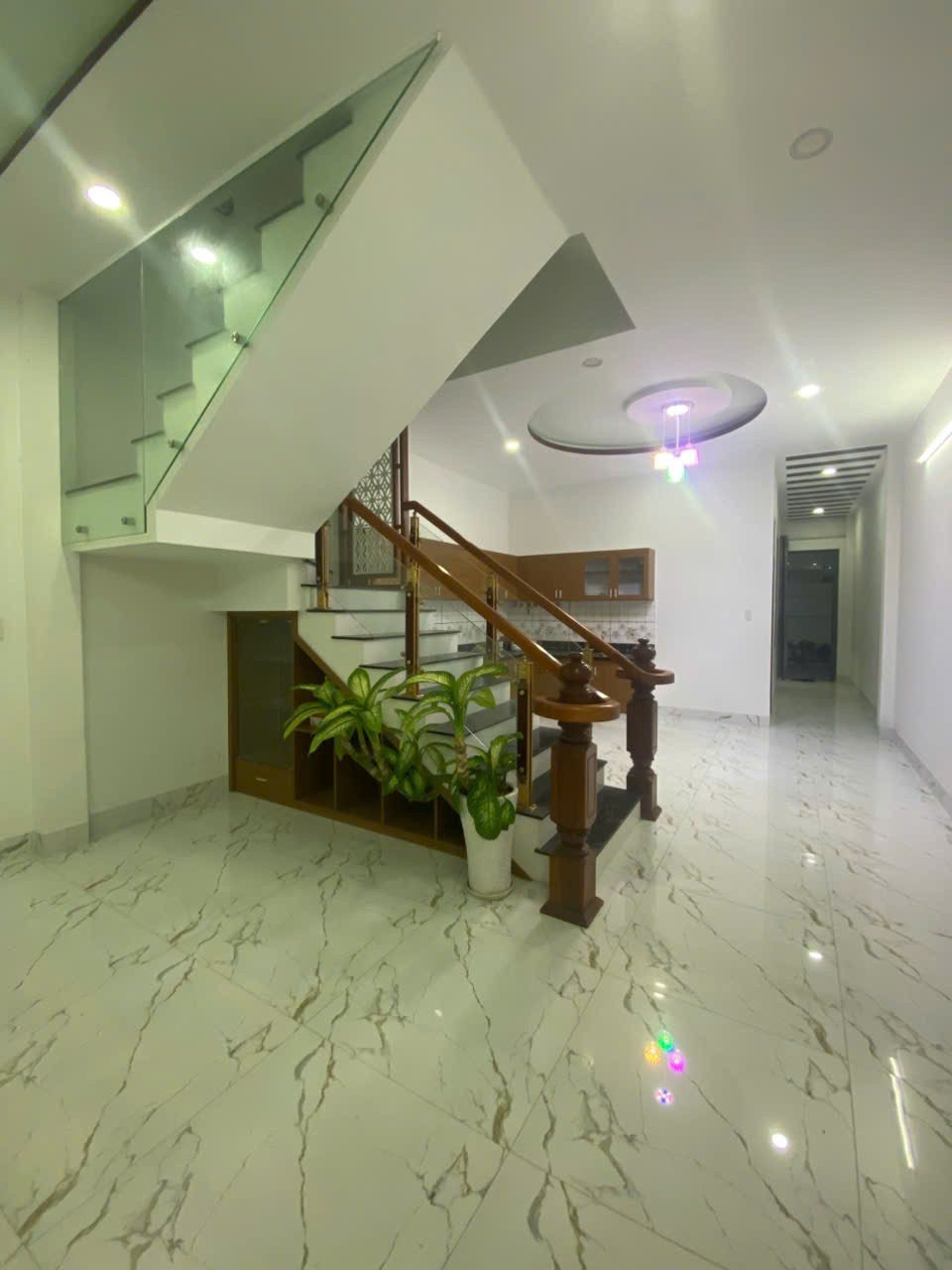 CHO THUÊ NHÀ NGUYÊN CĂN 3 TẦNG, MẶT TIỀN ĐƯỜNG OTO THOẢI MÁI. TIỆN LÀM VĂN PHÒNG - PHÙ HỢP GIA ĐÌNH ĐÔNG NGƯỜI. LH 0905800366 - E Hiền