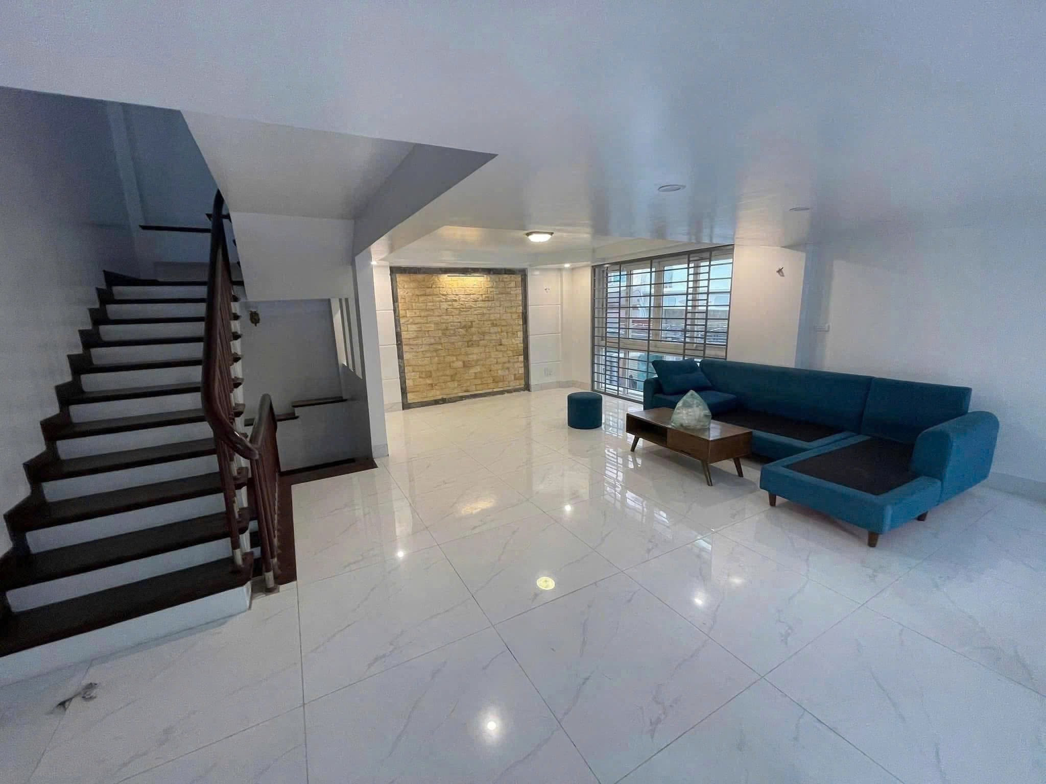 Cho thuê Biệt Thự Lô Góc - Ngõ 136 Đường Cầu Diễn 60M² 5 Tầng 5 Ngủ -Full Đồ - Giá Thuê 20tr