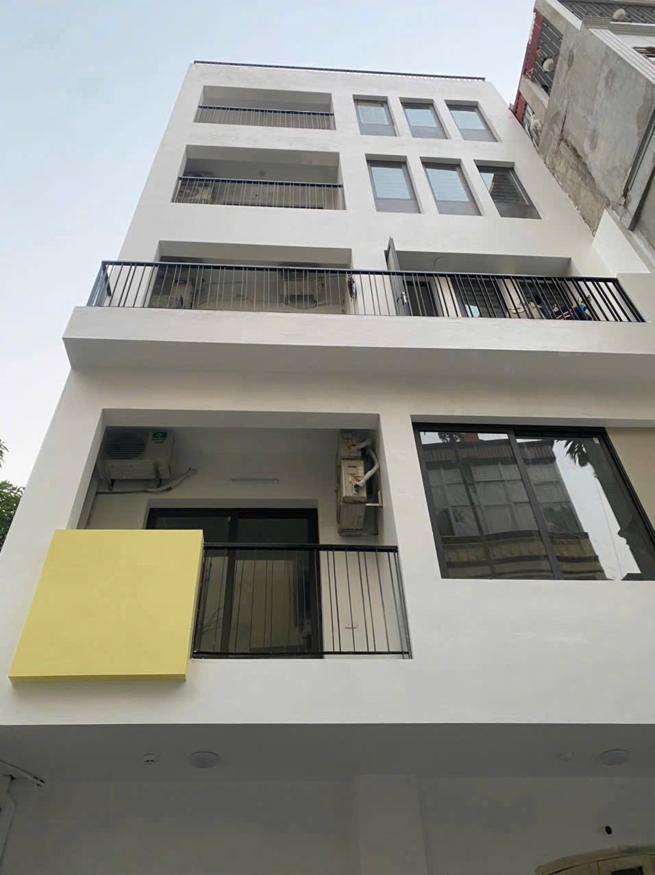 BÁN TÒA NHÀ CHDV ĐƯỜNG CẦU GIẤY. 180M2 - 6 TẦNG. THANG MÁY. 13 CĂN HỘ CHO THUÊ.