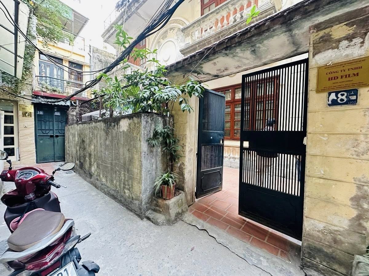 BÁN NHÀ ĐƯỜNG CẦU GIẤY. 145M2 - 3 TẦNG. MT 8.6M. GẦN ĐƯỜNG Ô TÔ.