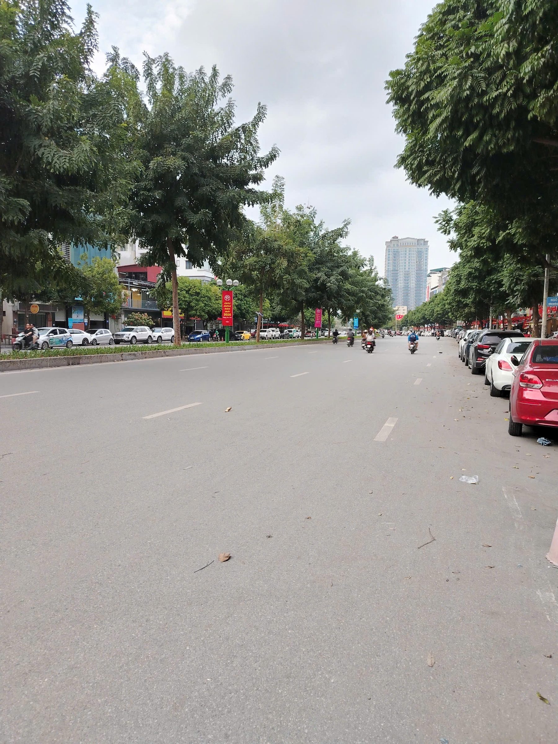 Bán gấp nhà 6T,gần Nguyễn Văn Huyên nhỉnh 11 tỷ,  oto lùi cửa, sổ đỏ A4 sẵn sàng