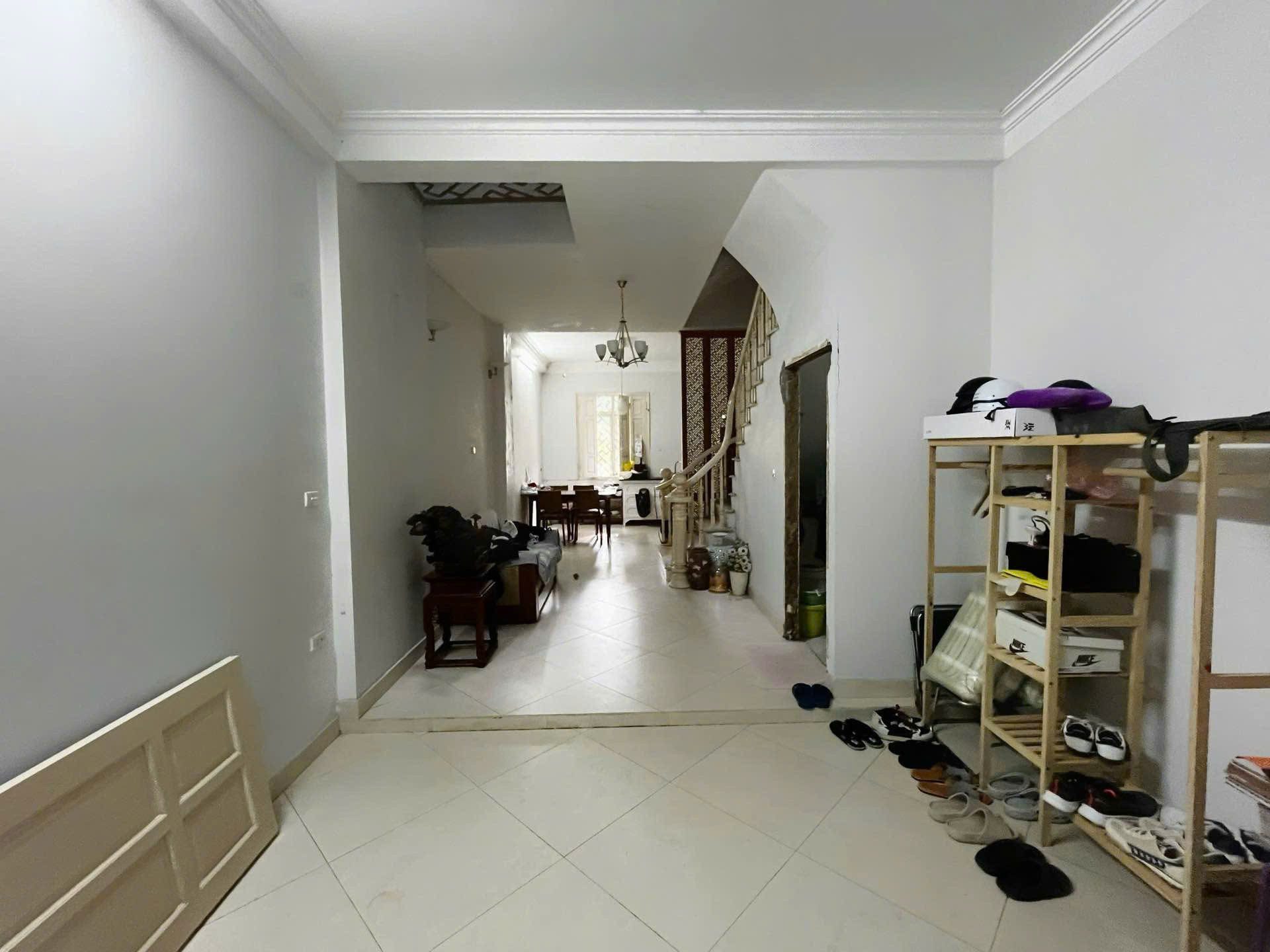 Hiếm! Cầu Giấy 48m2 lô góc, sát ô tô, tiện ích 5 sao, 12.x tỷ