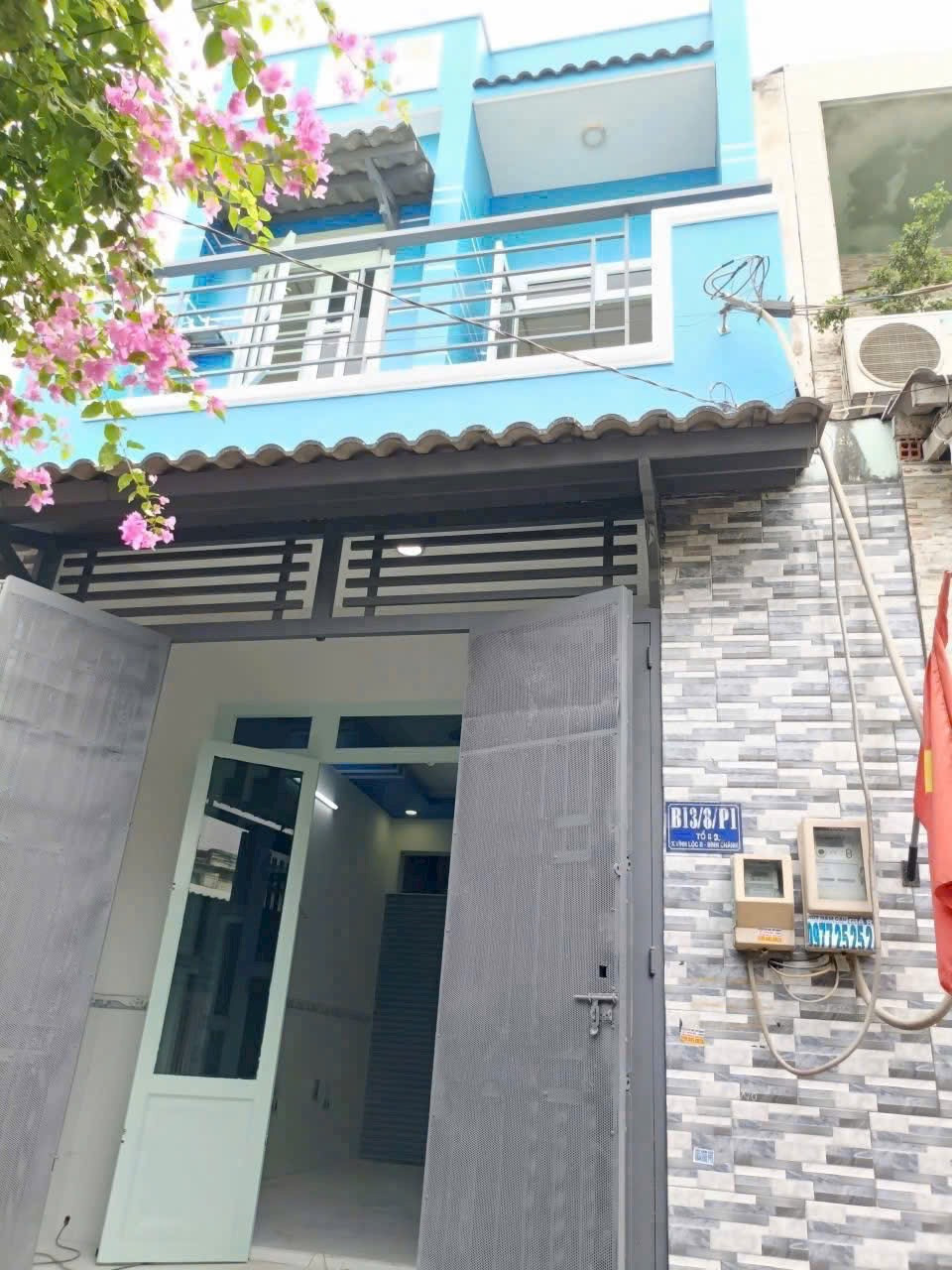 Nhà đẹp 2/ ngắn Đường Cây Cám Ấp 2, Vĩnh Lộc B...sát Liên Khu 5-6, Bình Tân. 
✅ DT: 4 x 16m  - 1 trệt - 1 lầu , 2PN, 1 phòng thờ. 2WC.
