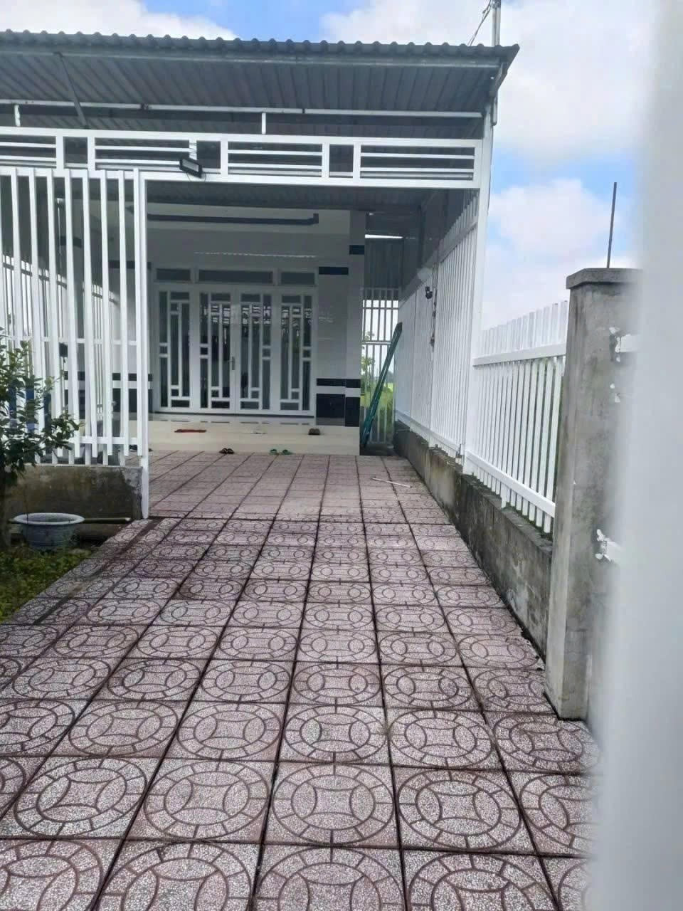 Bán gấp căn nhà cấp 4 mới toanh ở Tân Phú Trung, Củ Chi, 141m2, ngộp chỉ 890trieu, sổ hồng riêng