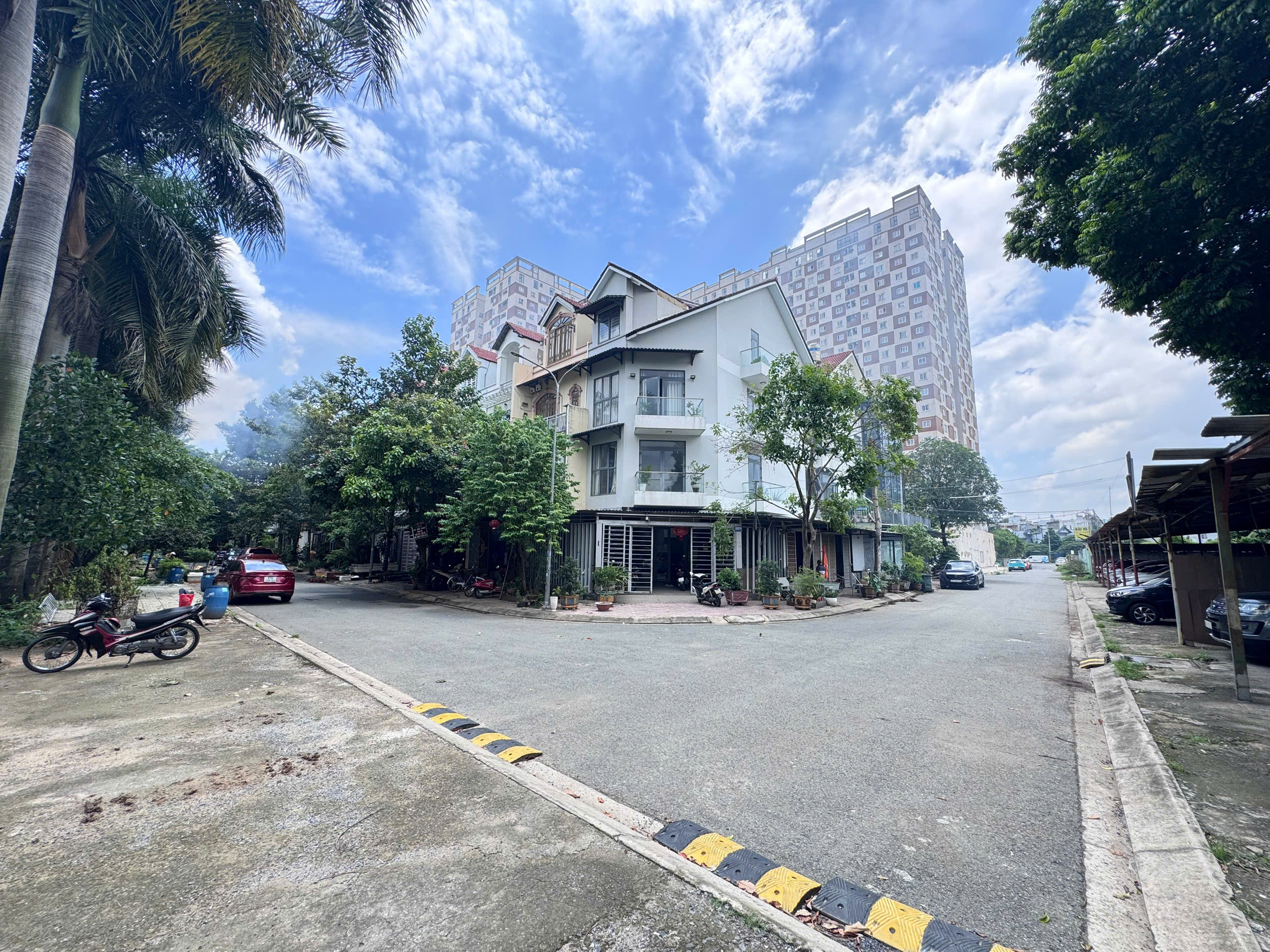 Cho thuê mặt bằng đường Cây Keo Tam Phú Thủ Đức 1000m2 giá 20tr