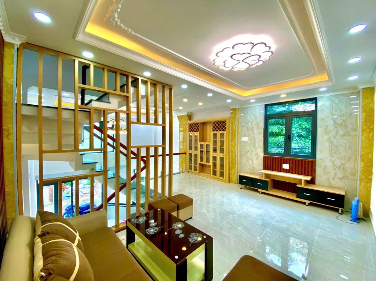 Chính chủ bán nhà 4 lầu DTSD 200m2 góc 2 mặt tiền HXH đường Cây Keo