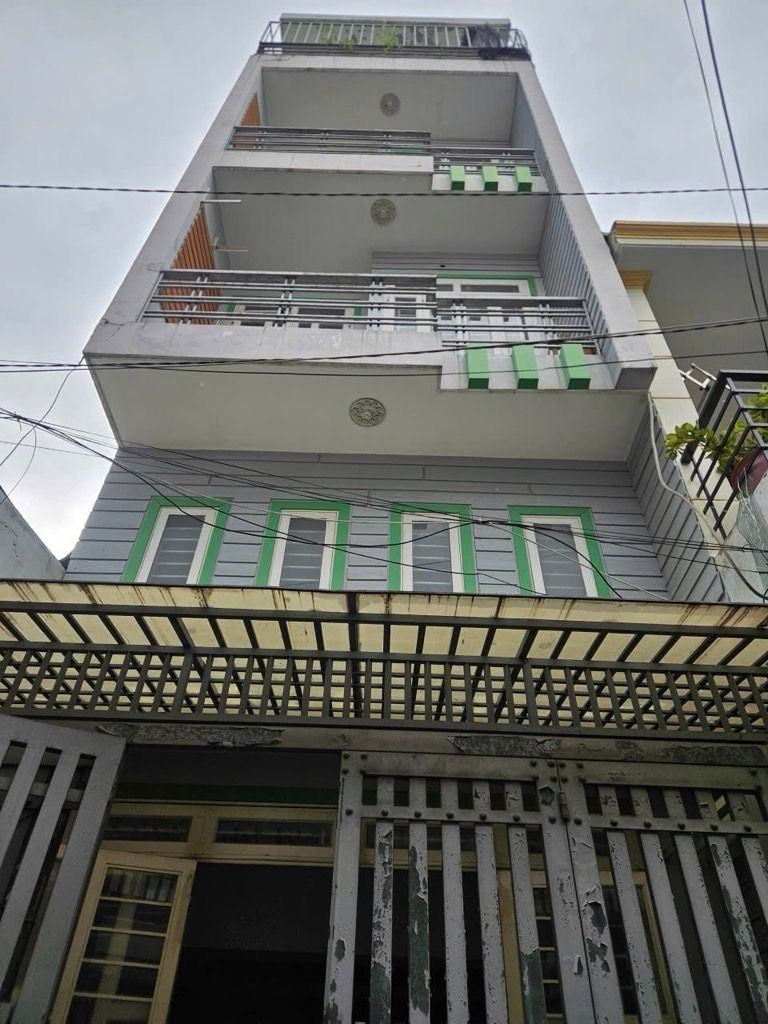 Nhà bê tông cốt thép, hẻm xh tới nhà,khu nhà cao tầng an ninh yên tĩnh,hàng xóm thân thiện