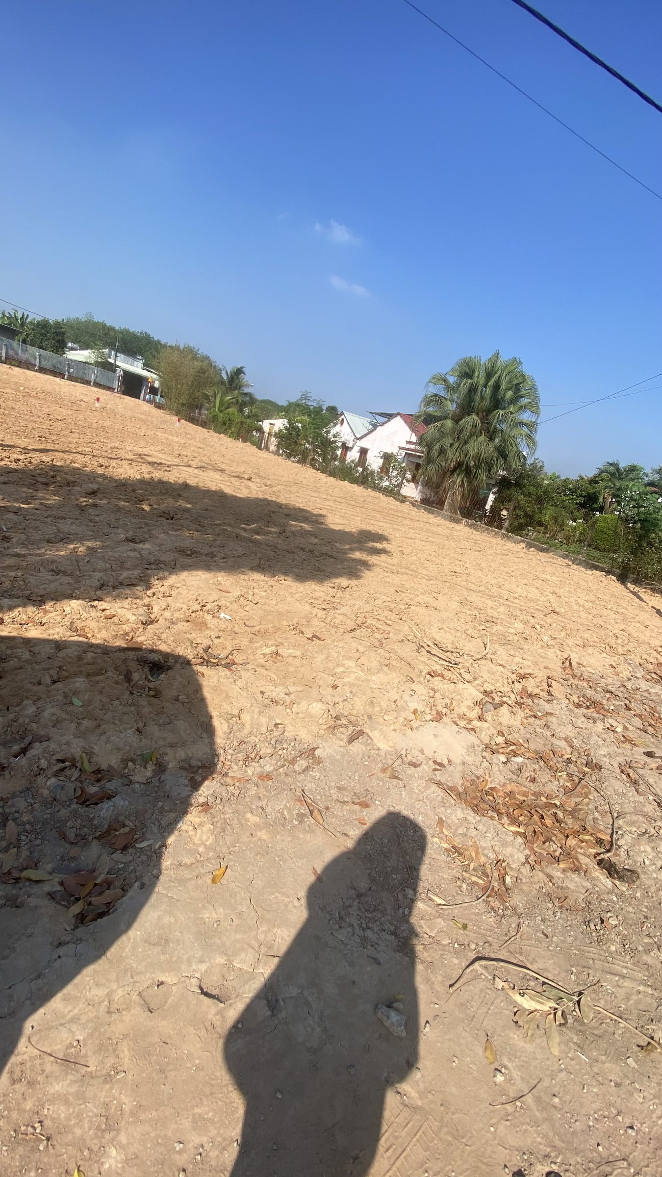🌿 Bỏ phố về vườn chỉ với hơn 2tr/m² – đáng không?
Một nơi để:
✔️ Nghỉ ngơi cuối tuần
✔️ Trồng rau sạch, sống thoáng
✔️ Làm nhà vườn, homestay mini
📐 1000m² – không gian rộng
🛣 Đường nhựa – đi lại dễ
📍 Gần BX Củ Chi, KCN Tây Bắc
📄 Sổ riêng – sở hữu