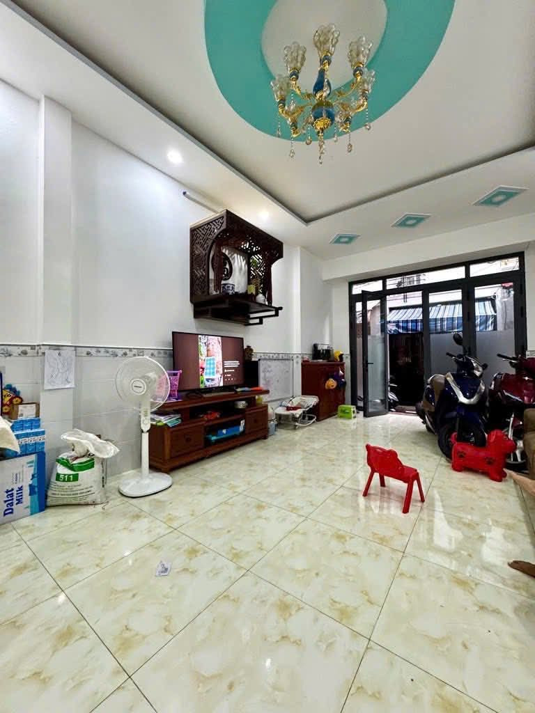 Bán Nhà 3 Tầng Mới Đẹp 44.8m² (3.2x14m) - Chỉ 4.08 Tỷ - Đường Chiến Lược, Bình Tân.