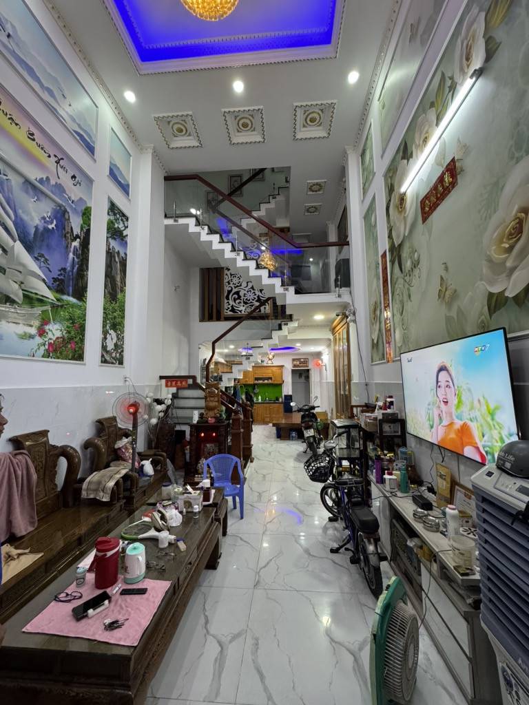 Nhà mặt tiền đường Chiến Lược - 5 tầng mới đẹp - Giáp Quận 6 và Tân Phú - Kinh doanh đỉnh